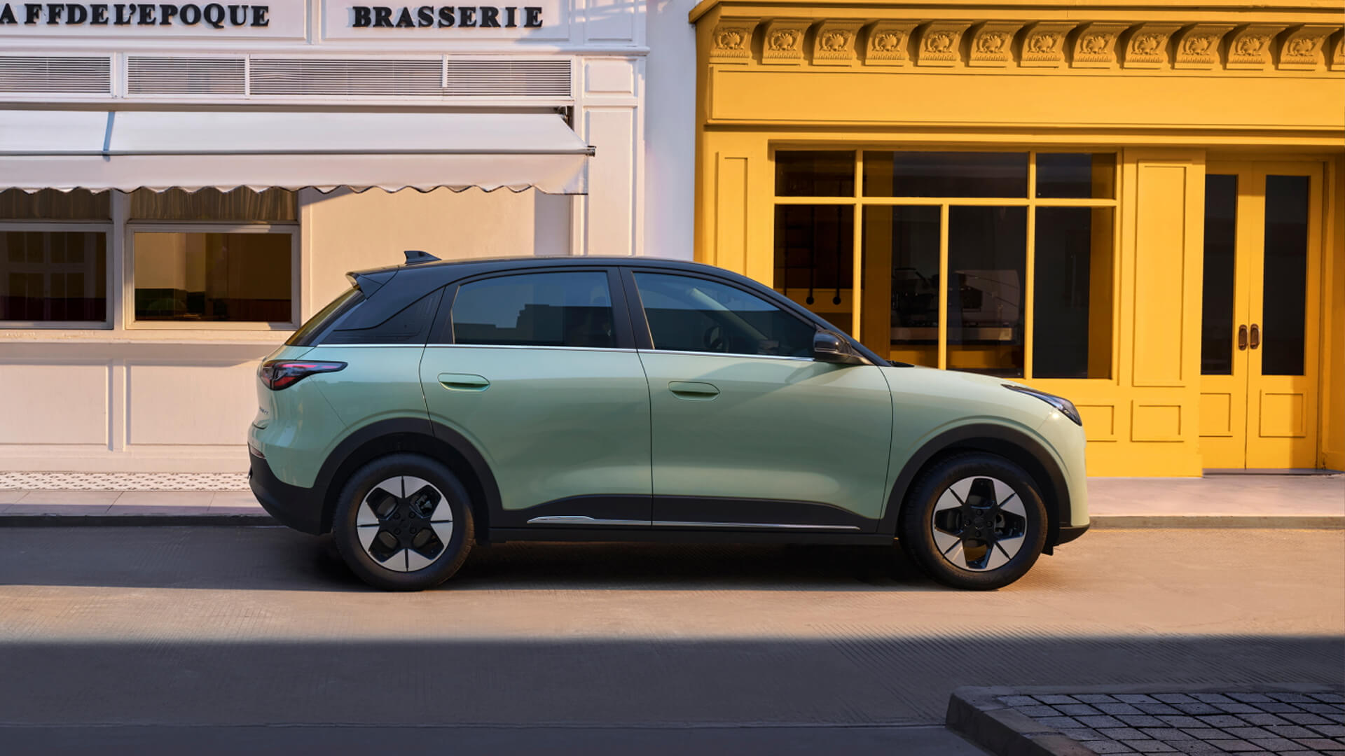 Geely E2 zijkant