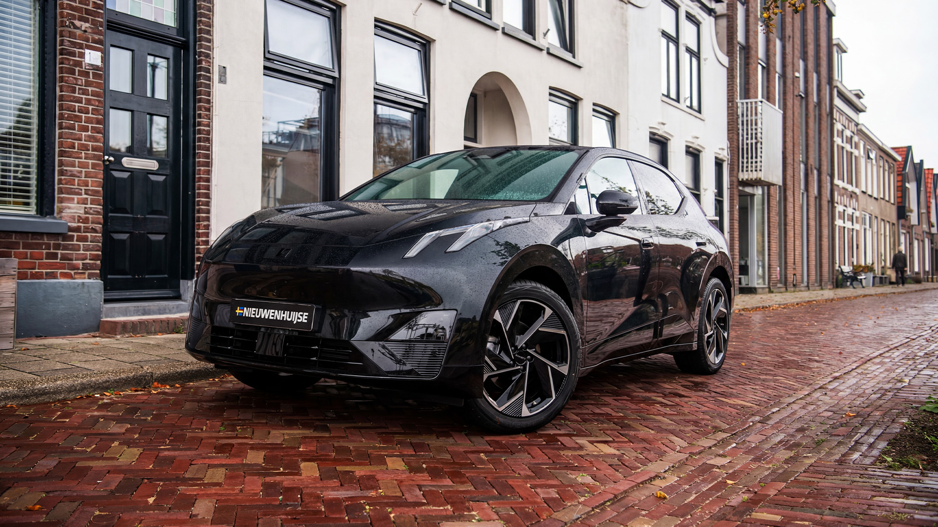 Lynk & Co 02 zwart
