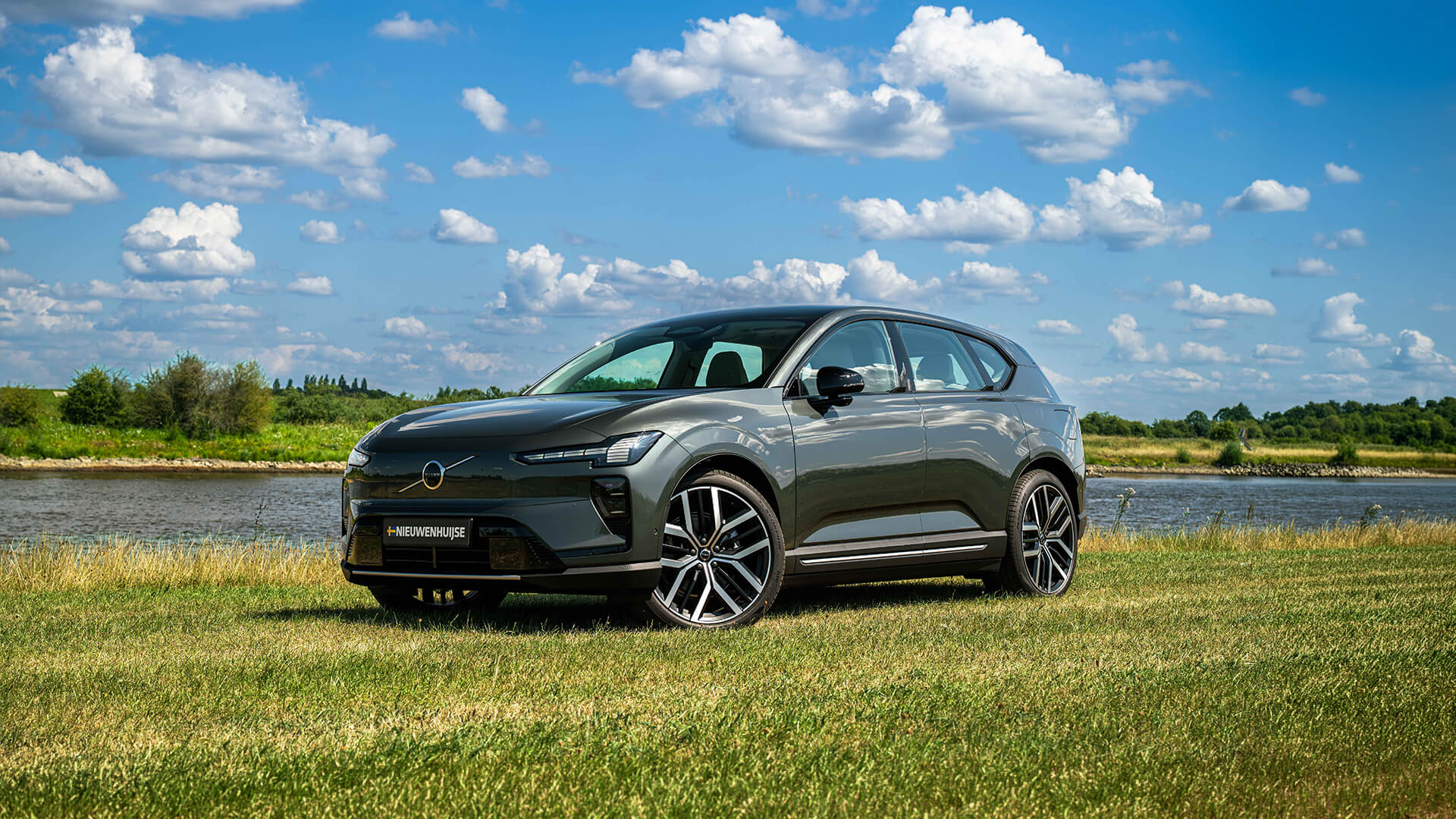 Volvo-EX60-voorkant